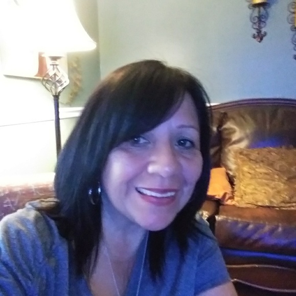 Meet your Posher, Oralia - Picture 1 of 1